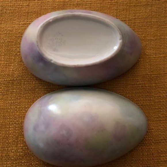 Old, Vintage, Antique Porcelain Covered Egg Jewelry / Keepsake Box - Picture 6 of 13